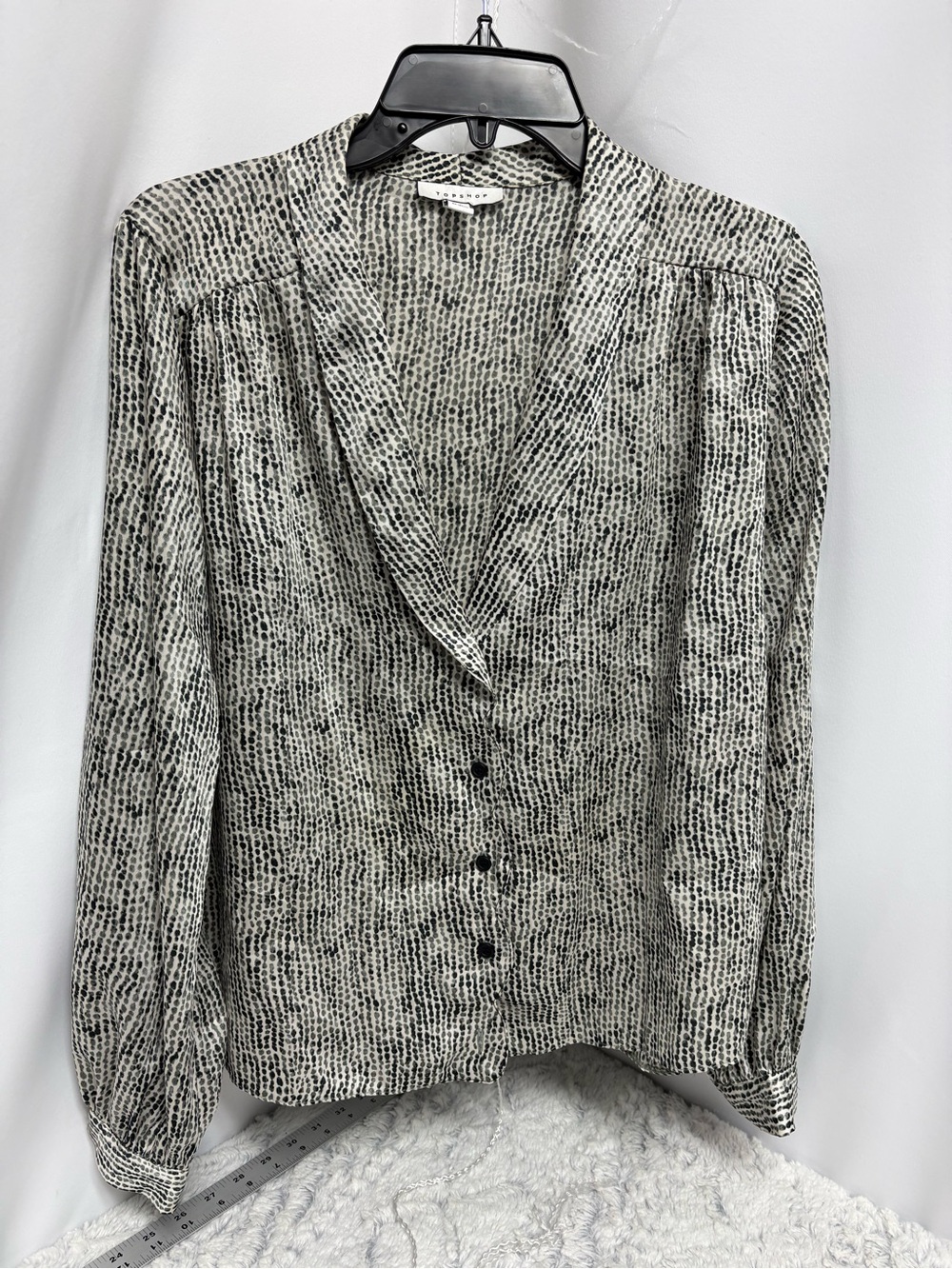 Topshop Dotted V-Neck white Blouse with black and grey dots size 8